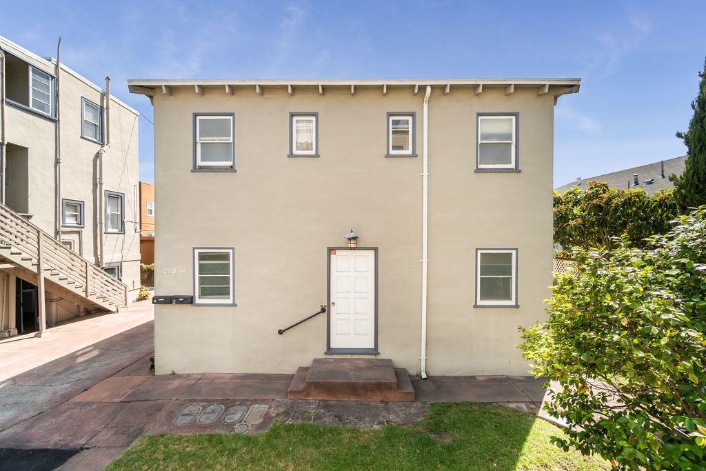 1535 Everett #D