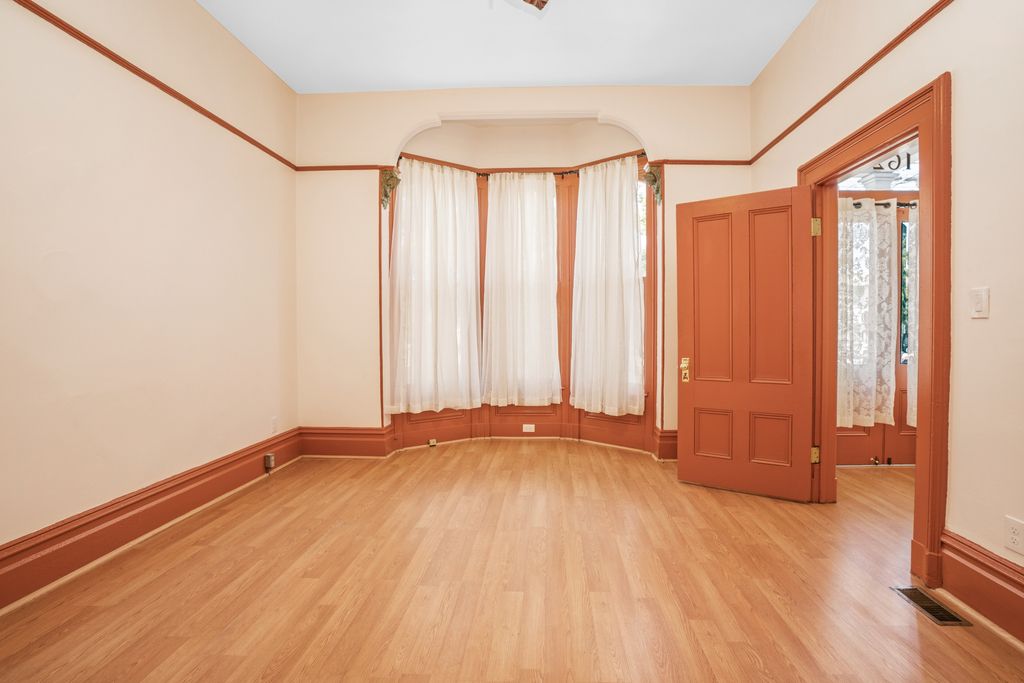 1624 Santa Clara Ave - Lower unit