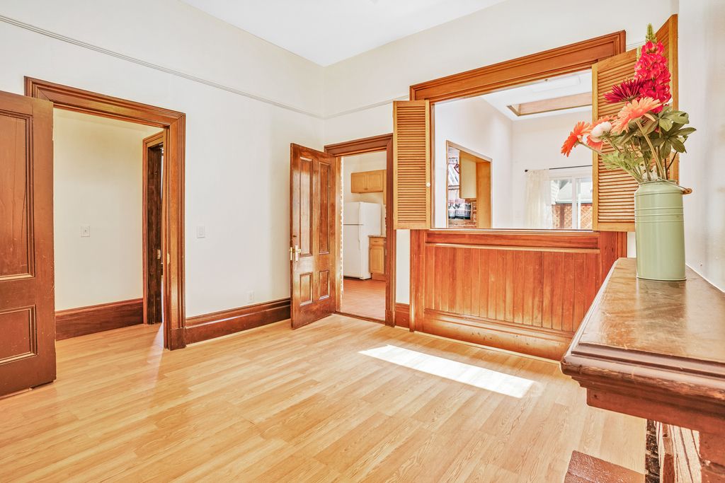 1624 Santa Clara Ave - Lower unit
