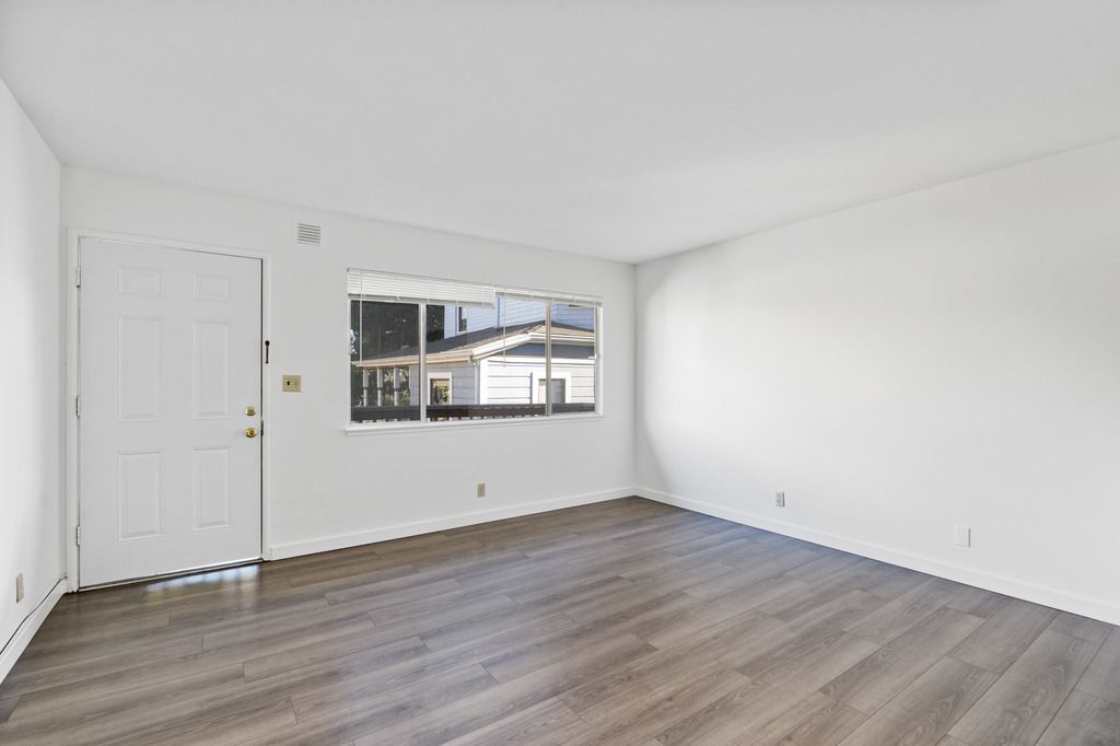 1833 Clinton Ave #D