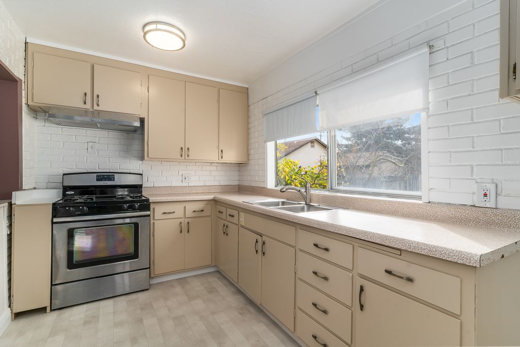 242 Beach Road