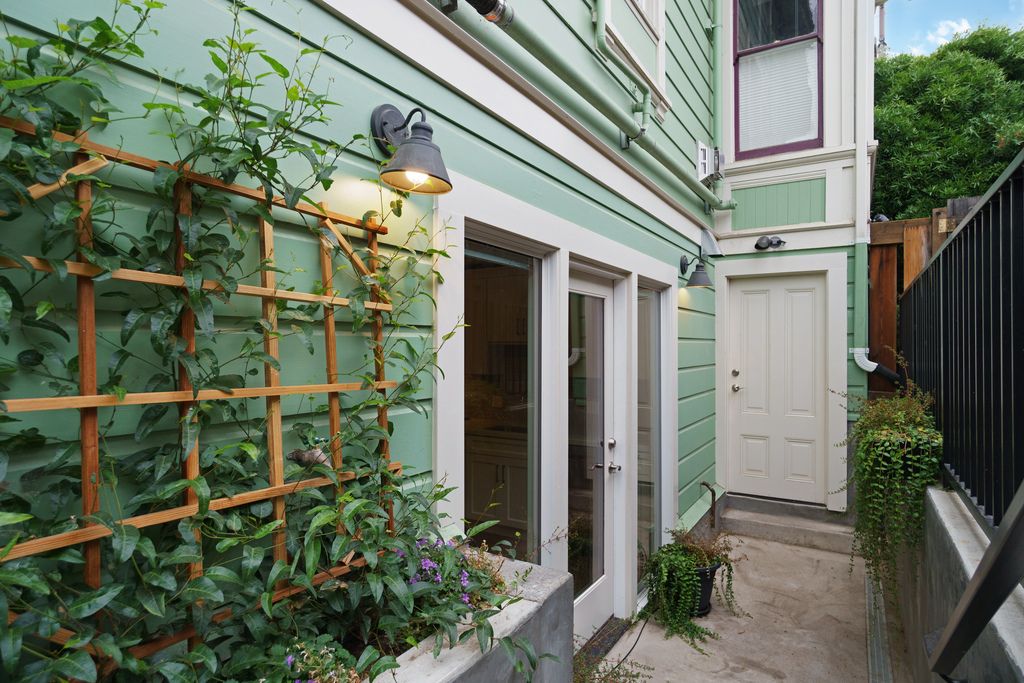 1524 Pearl Street - lower duplex