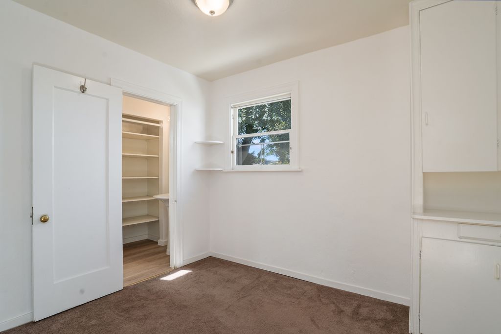 2122 Lincoln Ave