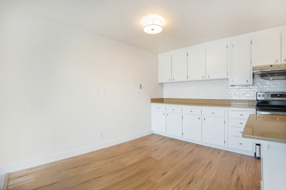 960 Shorepoint Ct. #303