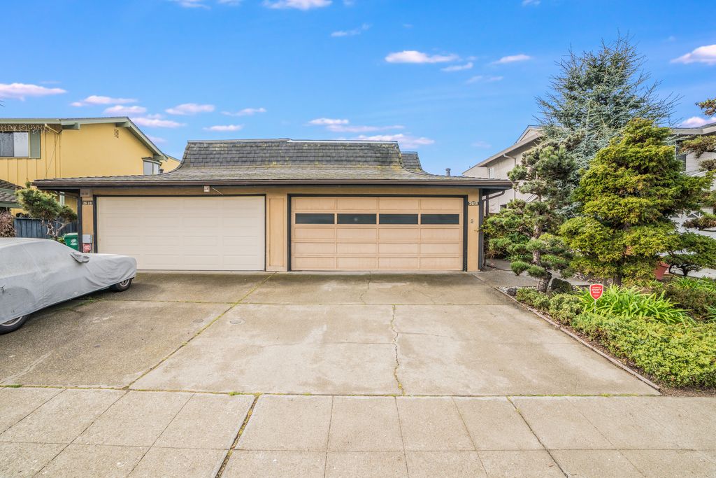 2616 Bayview Drive 