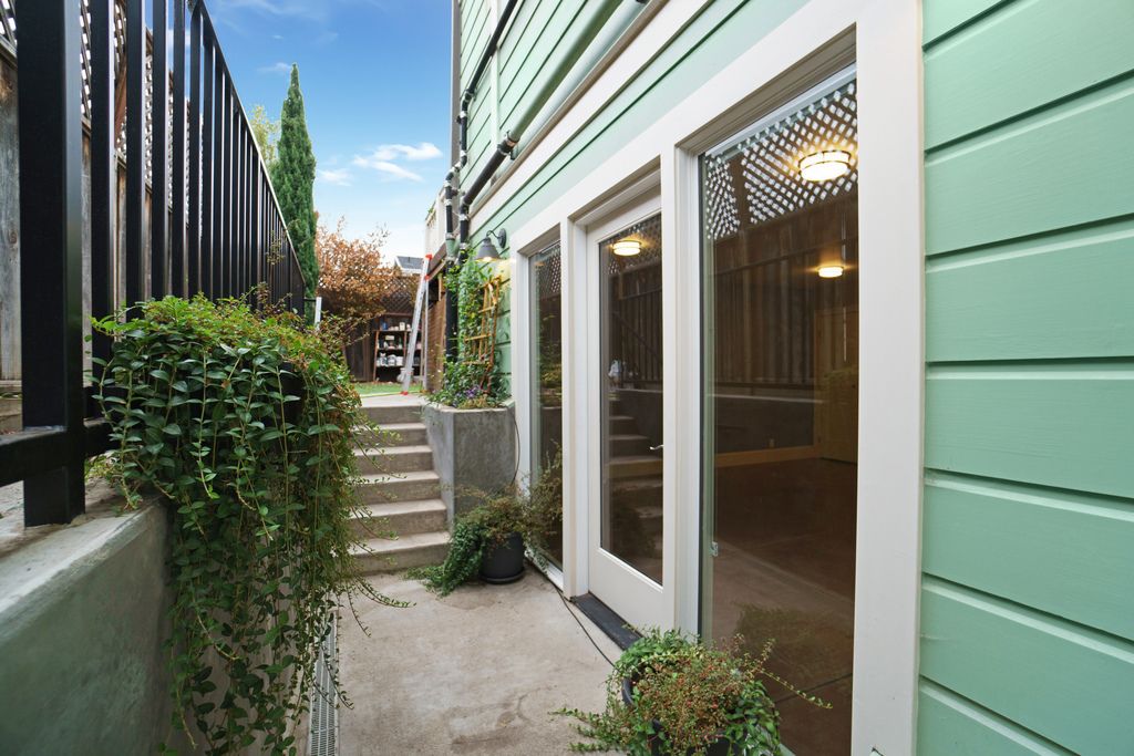 1524 Pearl Street - lower duplex