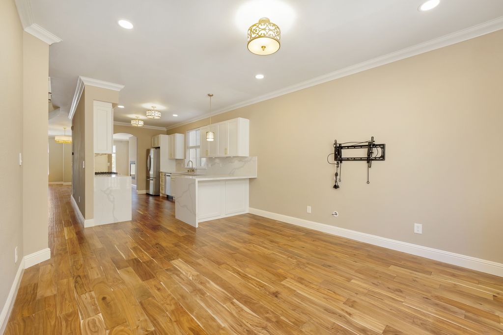 1260 Ariane Ct 