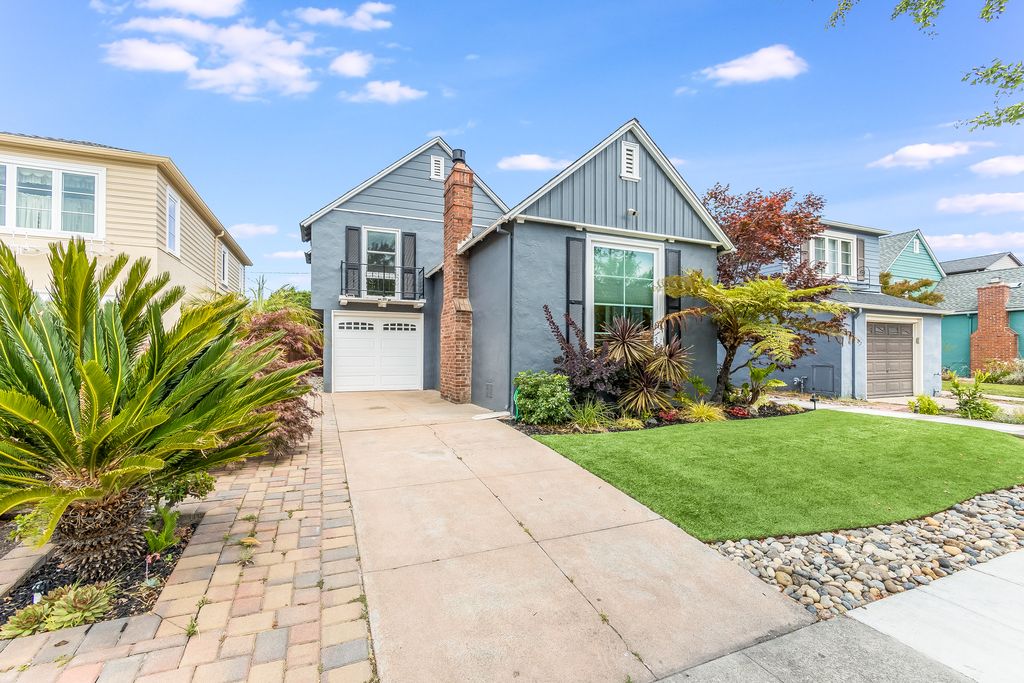 2821 Windsor Drive 