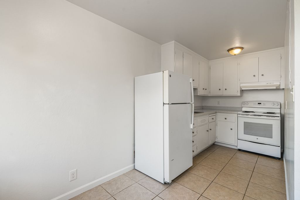 2136 Lincoln Ave #J