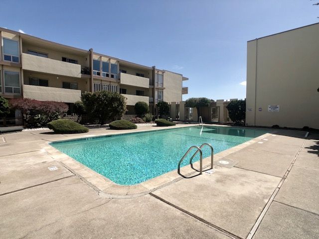1825 Shoreline Drive #313