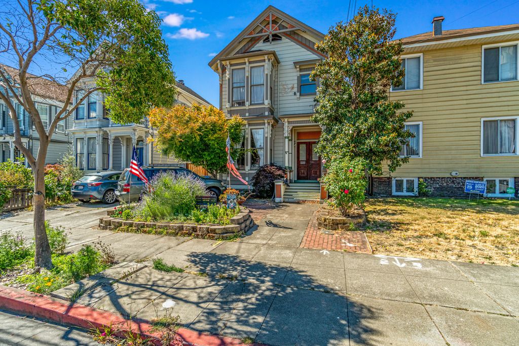 1402 Santa Clara Ave