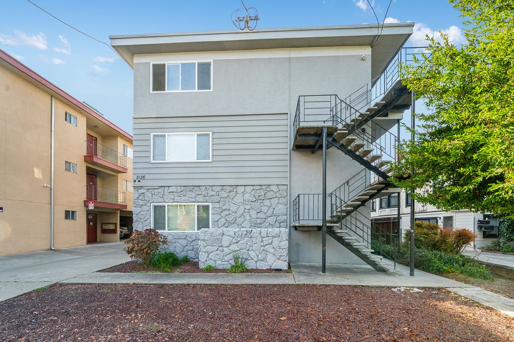 2136 Lincoln Ave #J