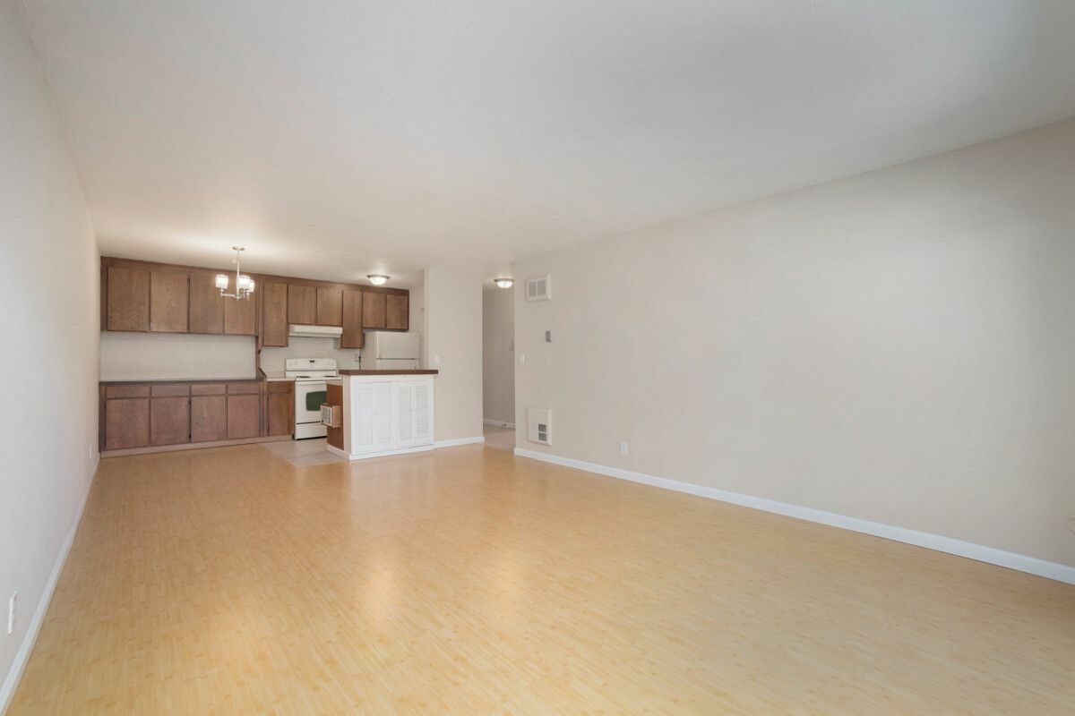 965 Shorepoint Ct. #211 
