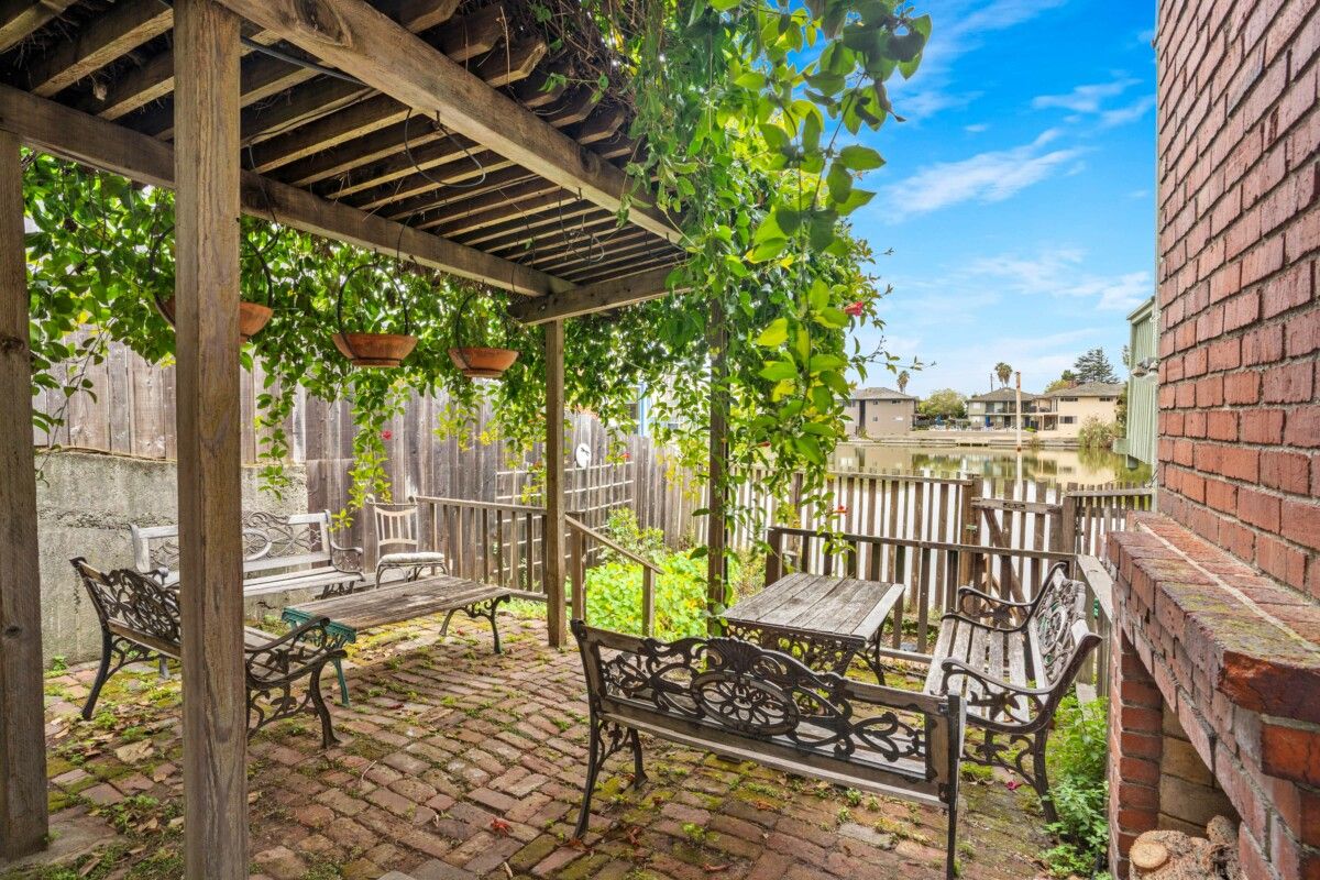 2114 Clinton Ave unit 1/2