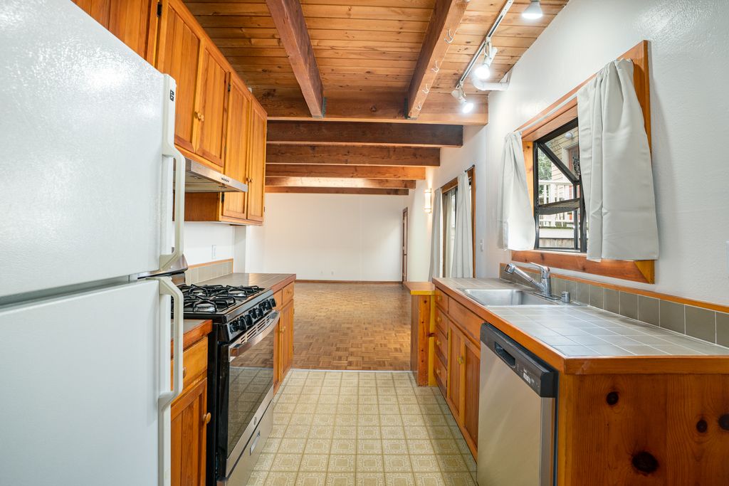 928 Lafayette Street #6