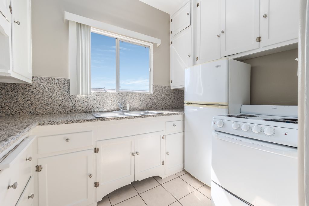 922 Chestnut St Apt #4