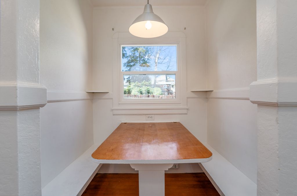 2122 Lincoln Ave