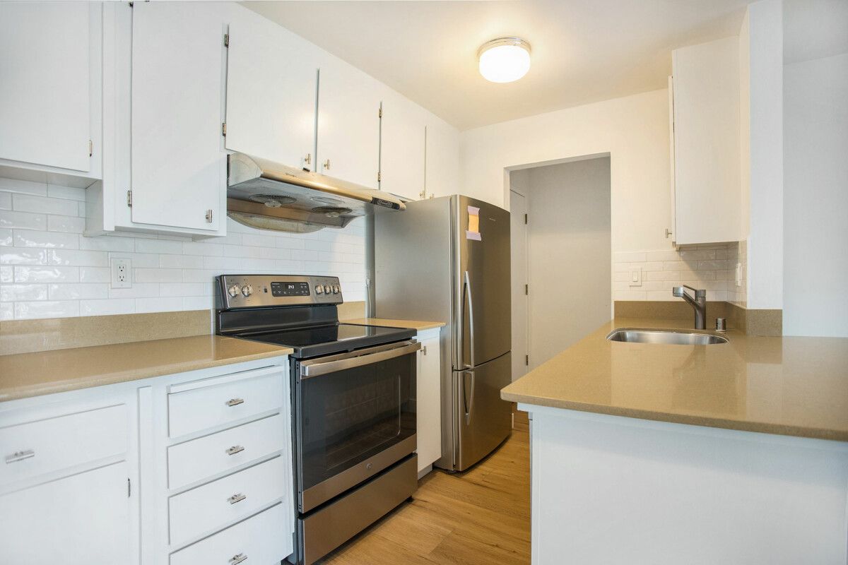 960 Shorepoint Ct. #303