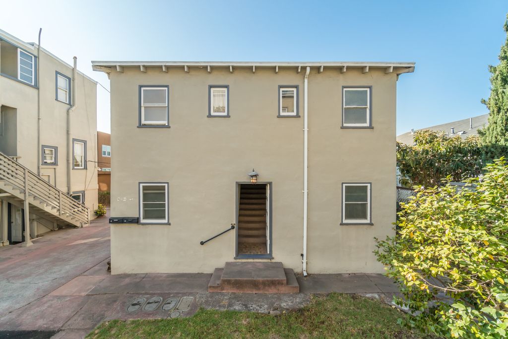 1535 Everett Street #C