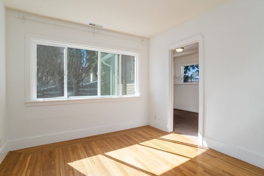 2122 Lincoln Ave