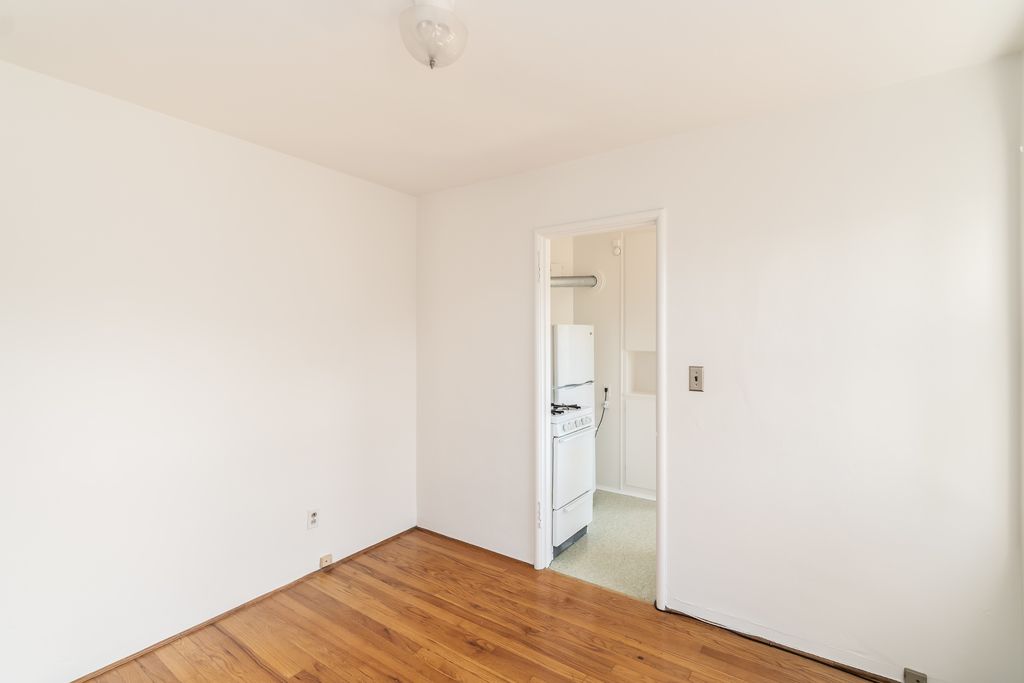 1535 Everett #D