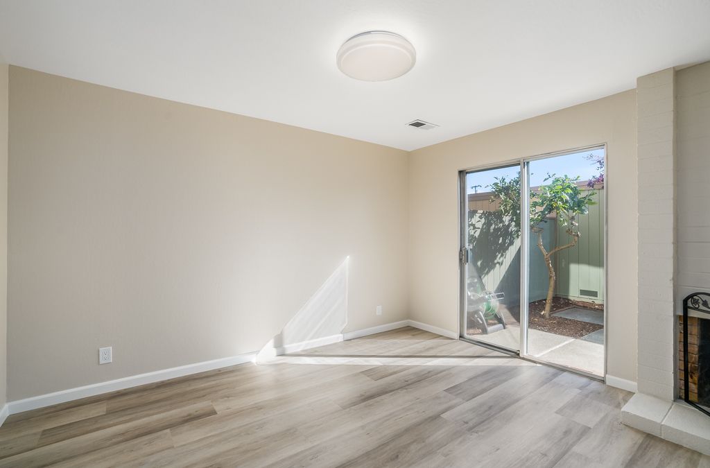 1049 Tahiti Lane 