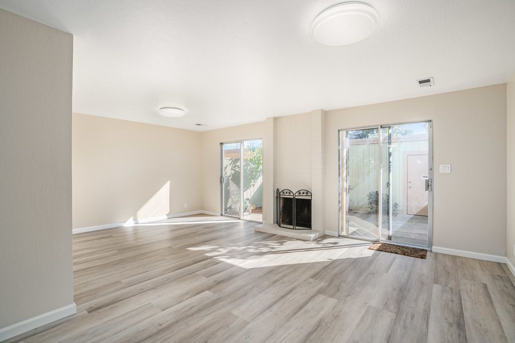 1049 Tahiti Lane 