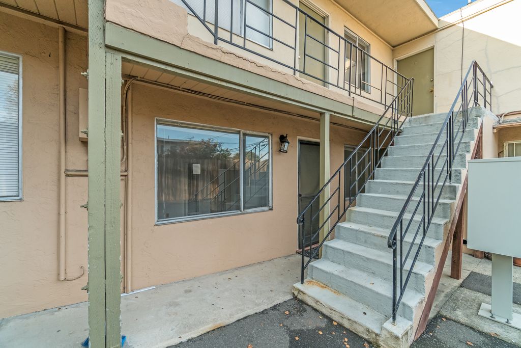 2256 Pacific Ave #B