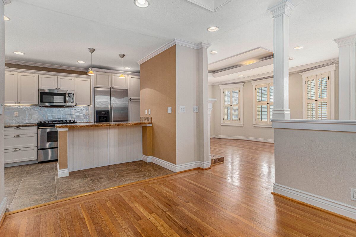 831 Santa Clara Ave 