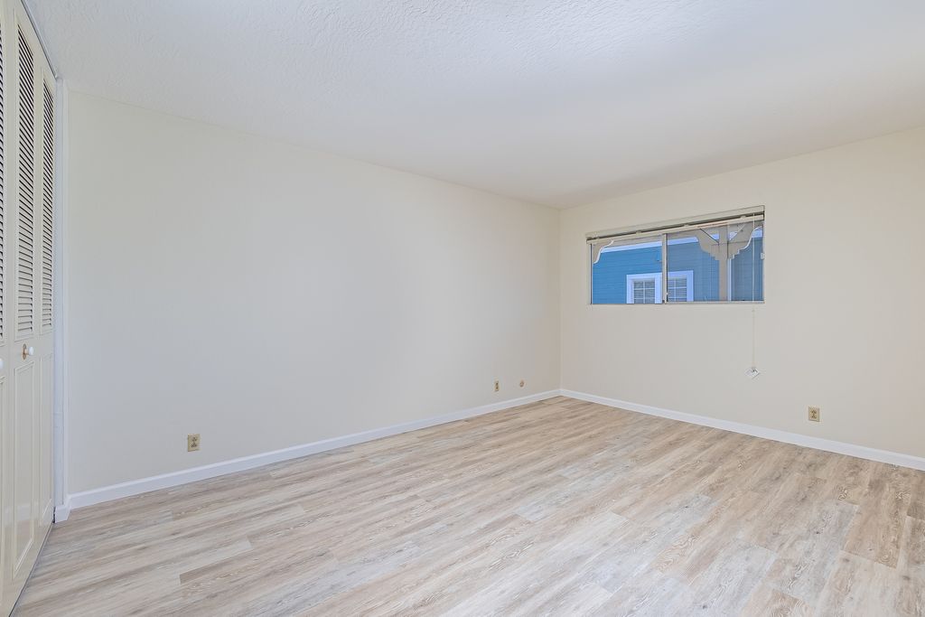 2261 Clinton Ave #D