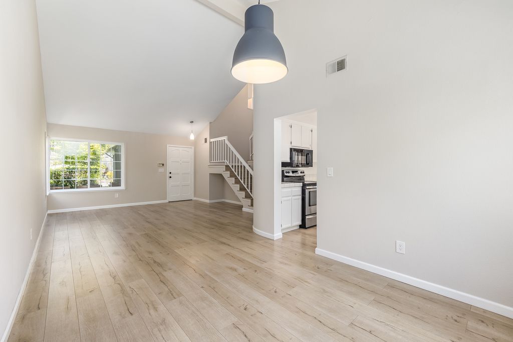 8 Vista Road 