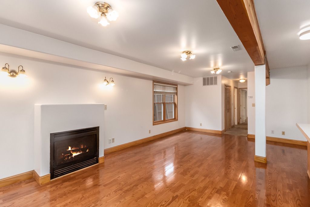 2037 Clinton Ave #B