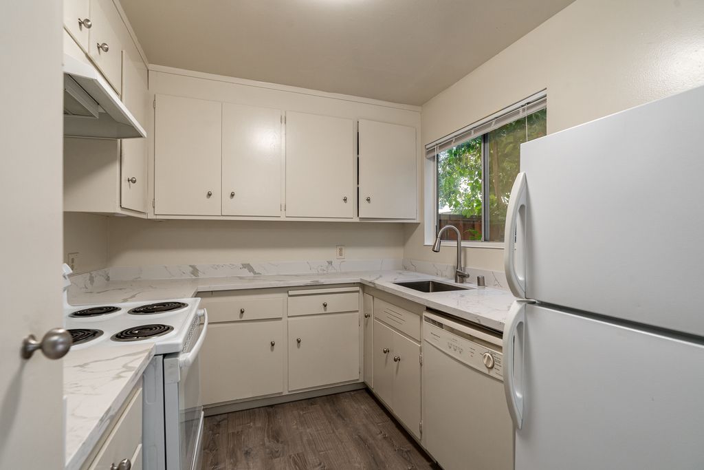 2229 Clinton Ave #C