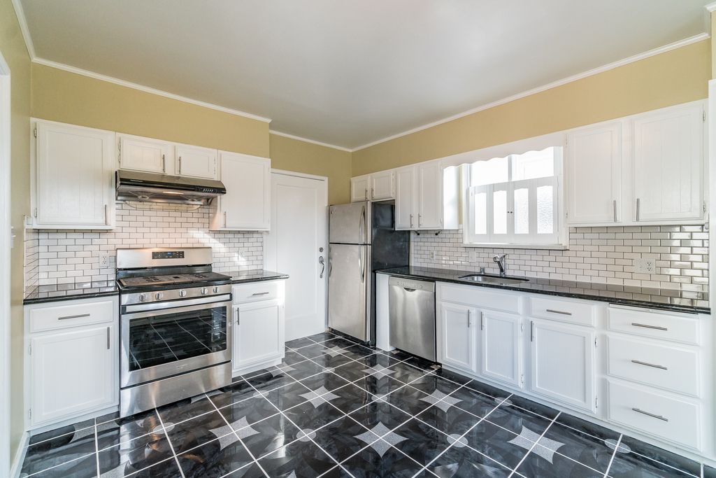 317 Hollister Ct