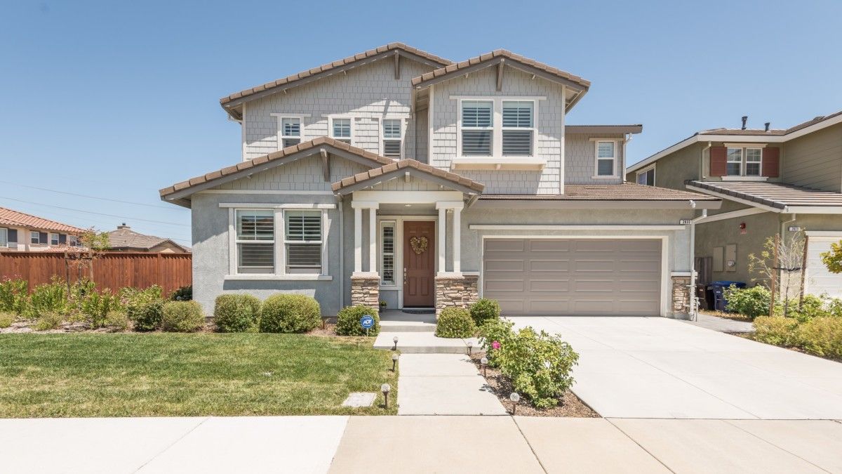 2833 Hudson Bay St.