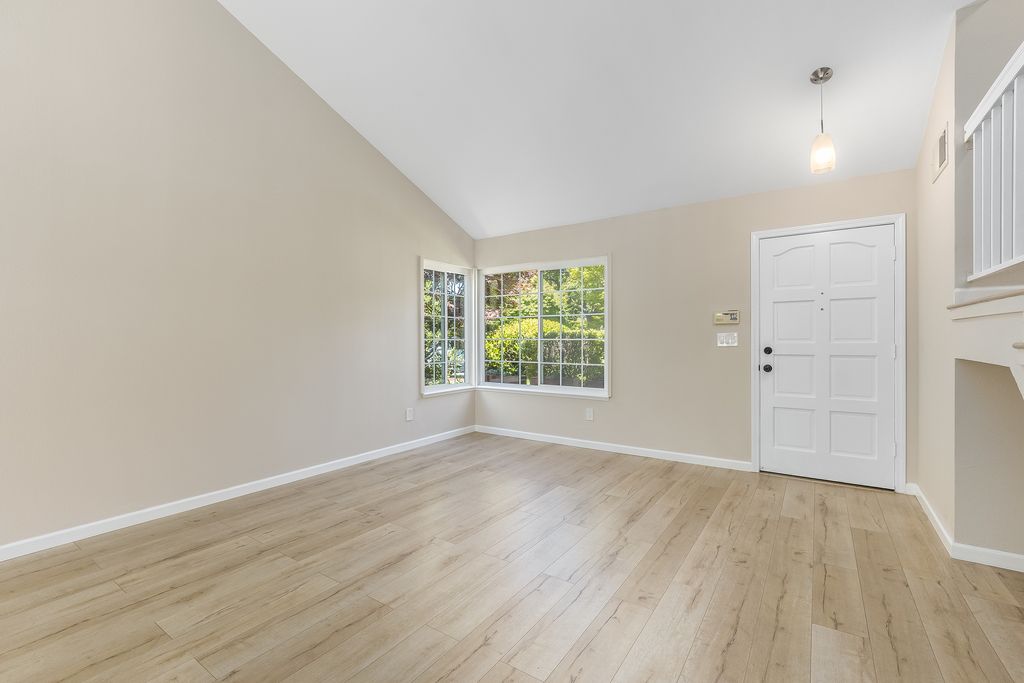 8 Vista Road 