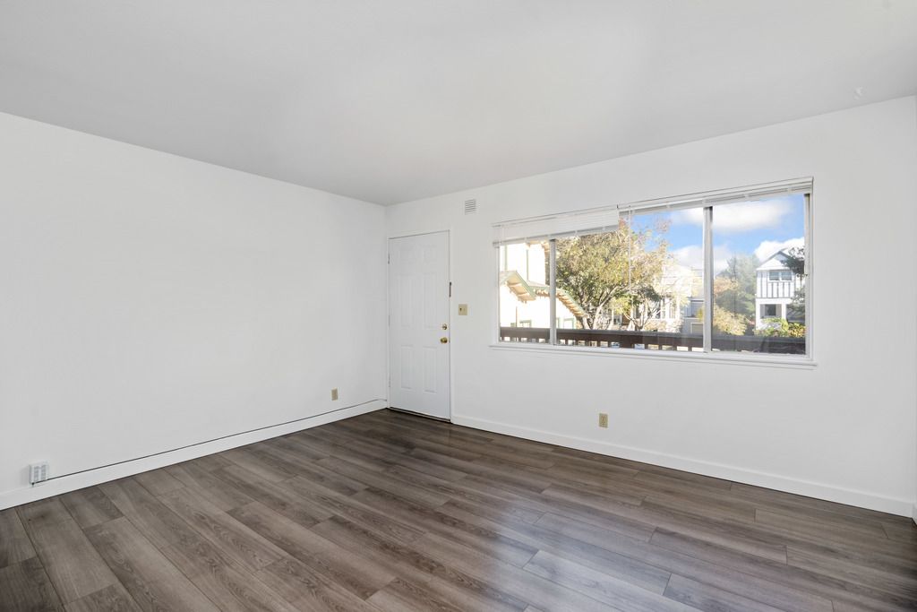 1833 Clinton Ave #D