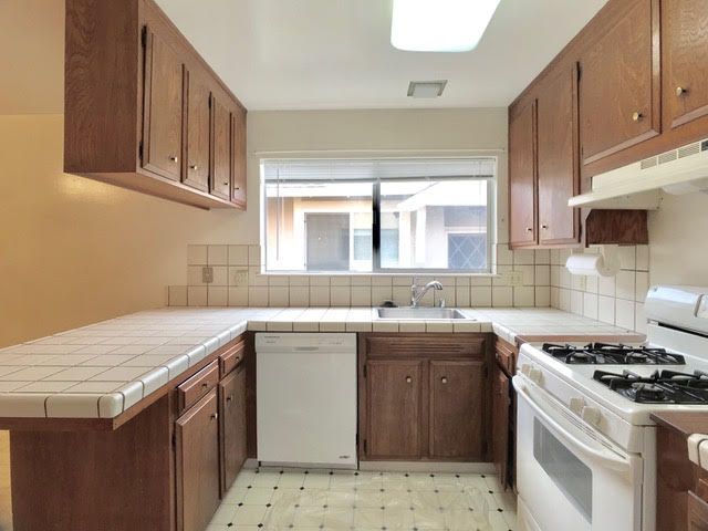 2713 Bayview Drive