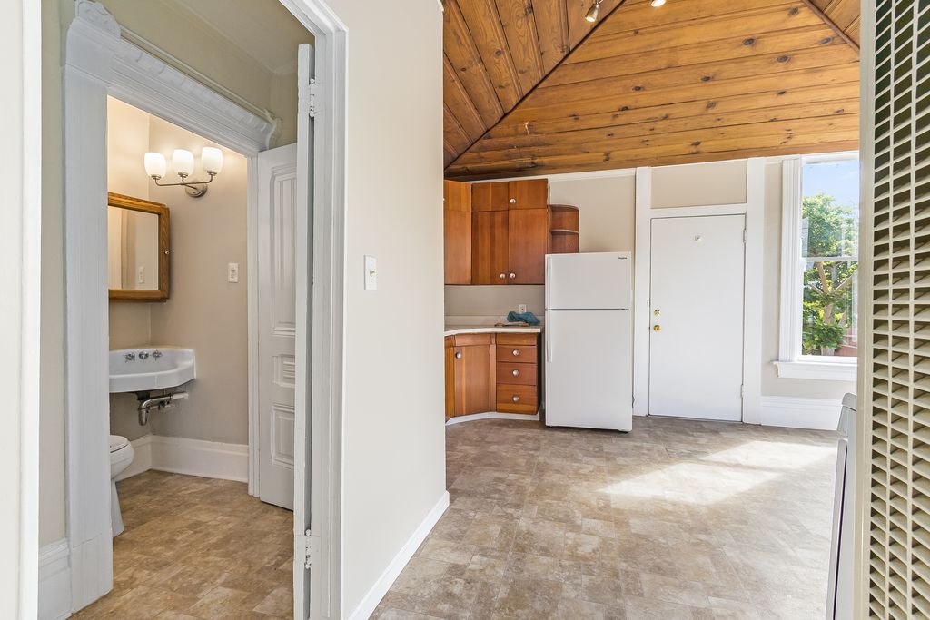 1718 Lincoln Ave - Lower unit 