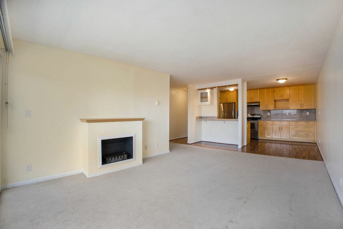 960 Shorepoint Ct. #311 