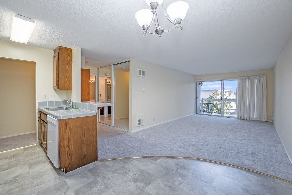 950 Shorepoint Ct #311