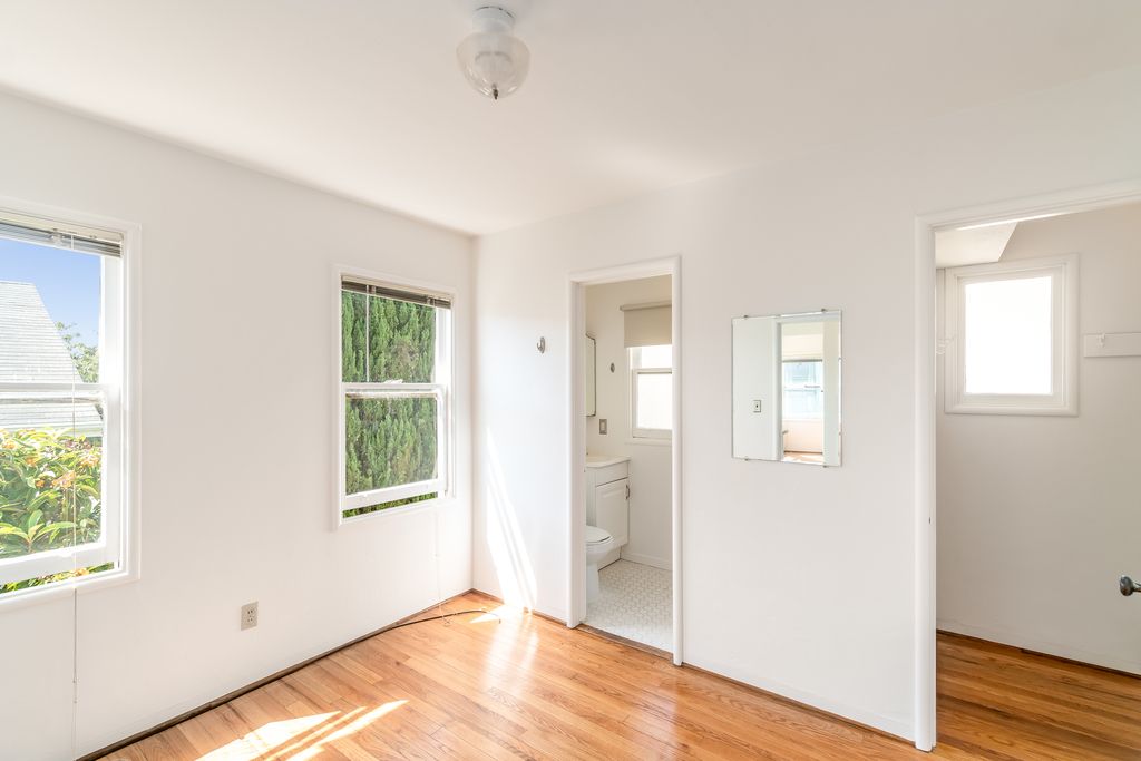 1535 Everett #D