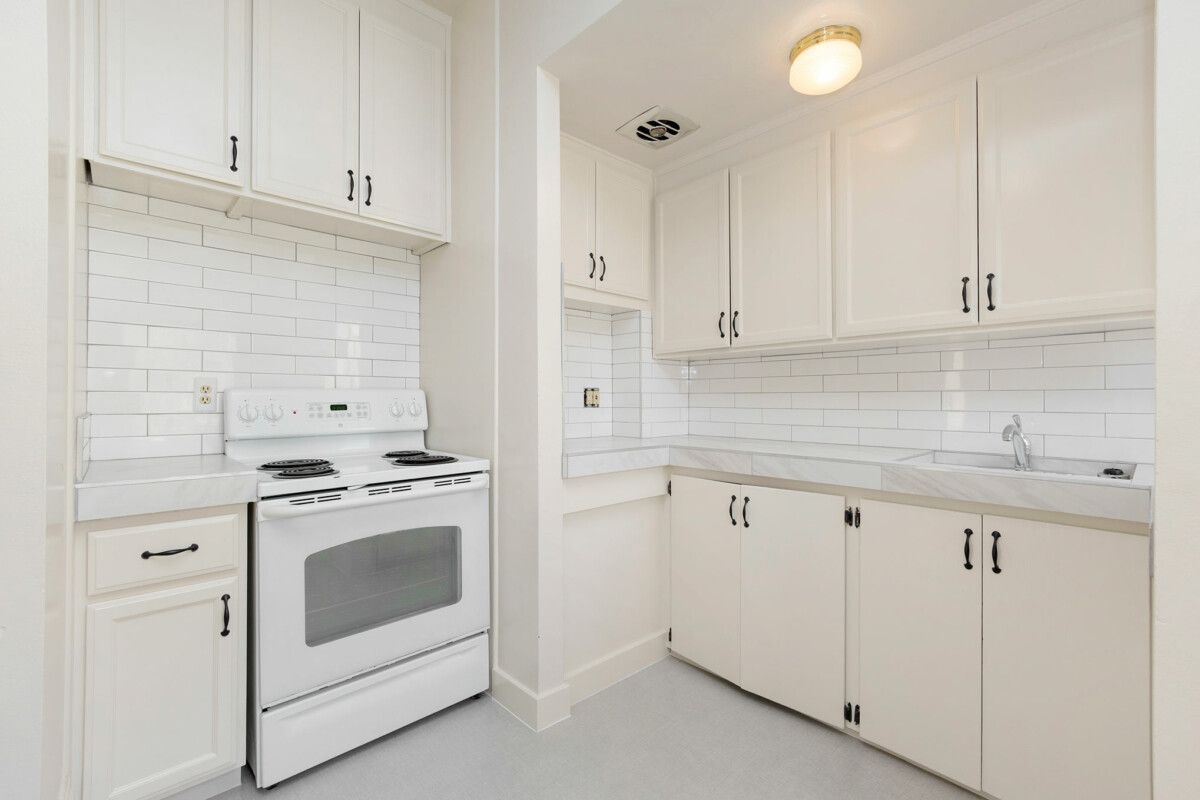 1828 Clinton Ave #B