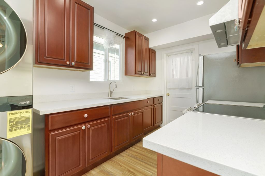 1047 Santa Clara Ave #1