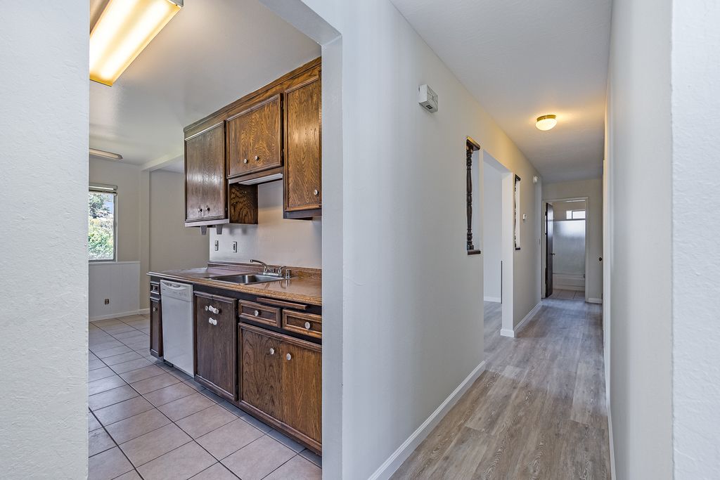 2261 Clinton Ave #D