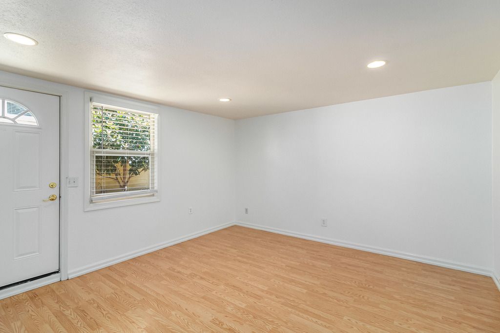935 Central Ave #E