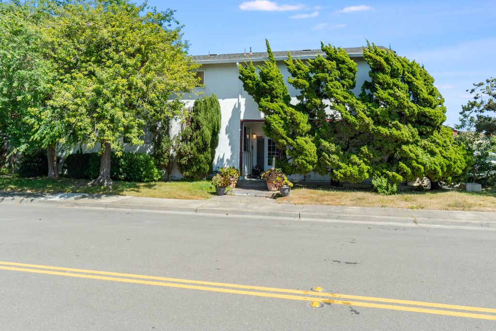 2701 Bayview Dr