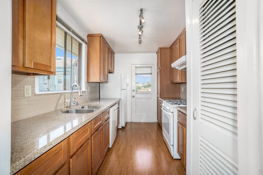 1570 Buena Vista #4