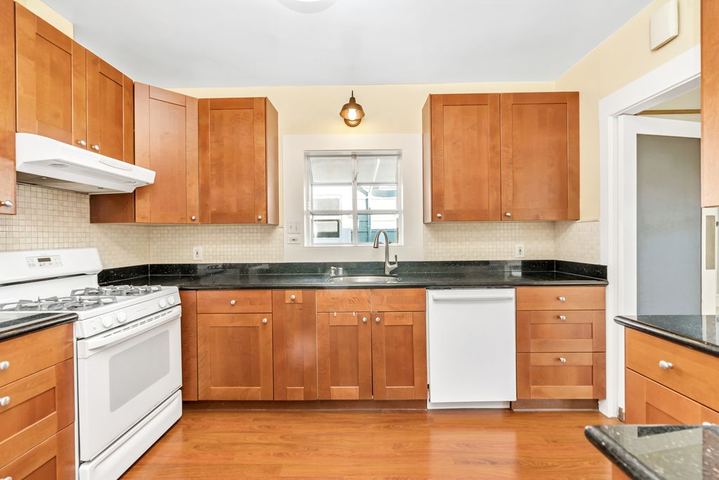 3312 Fernside Blvd