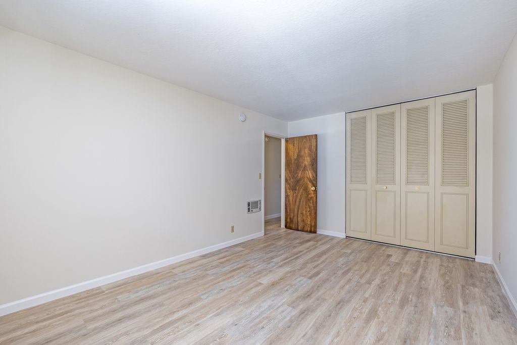 2261 Clinton Ave #D